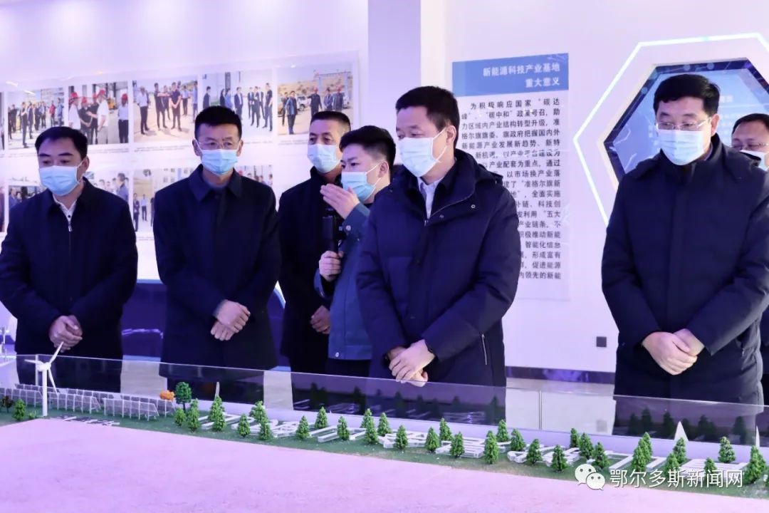 李理在沙盤.jpg 李理在沙盤.jpg